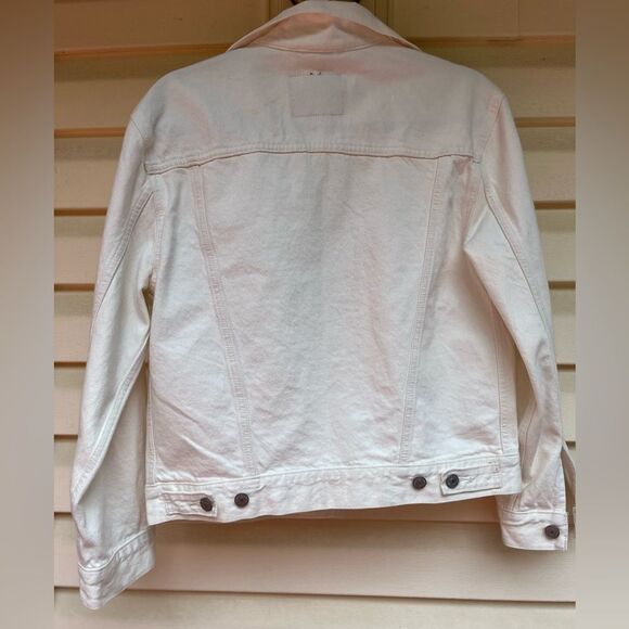 Levi’s ivory jean jacket. Chest and side pockets, logo, Small - Picture 8 of 9